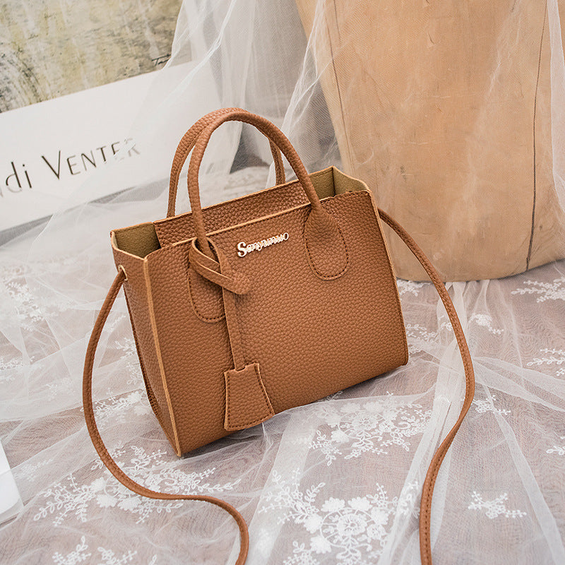 Elara | Messenger Phone Bag