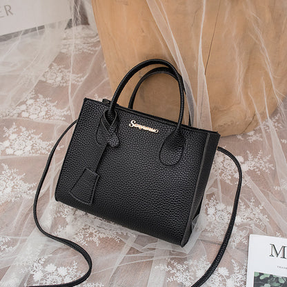 Elara | Messenger Phone Bag